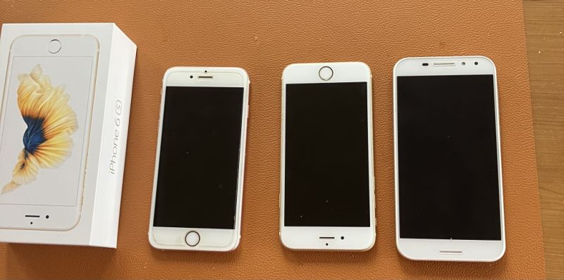 1 Vodafone V8 VDF 710 2 Apple iPhone S6 Plus, una caja original