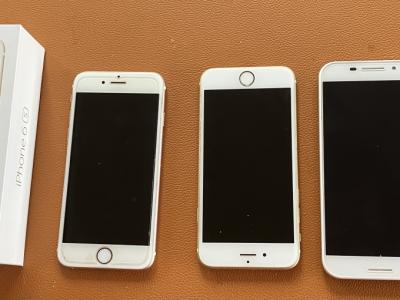 1 Vodafone V8 VDF 710 2 Apple iPhone S6 Plus, una caja original