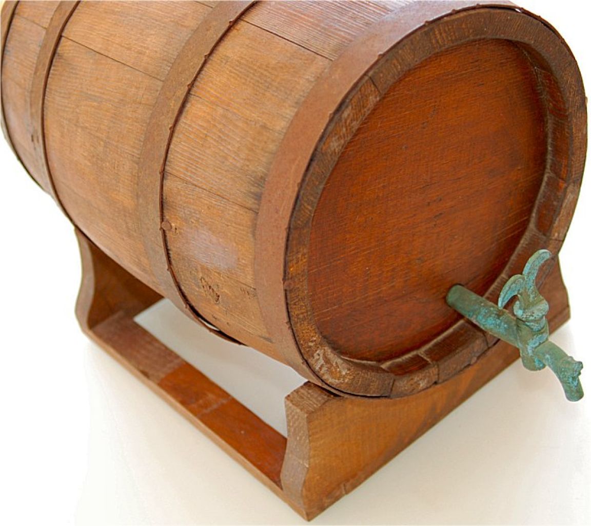 10 l  Holzfass Schnapsfass, Weinfass Holz Kupferbeschläge und Ständer