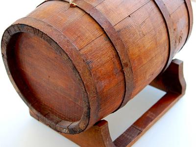 10 l  Holzfass Schnapsfass, Weinfass Holz Kupferbeschläge und Ständer