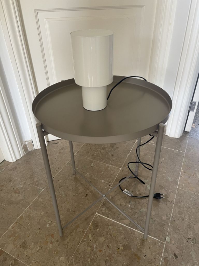 1Tischleuchte weiß, dimmbar