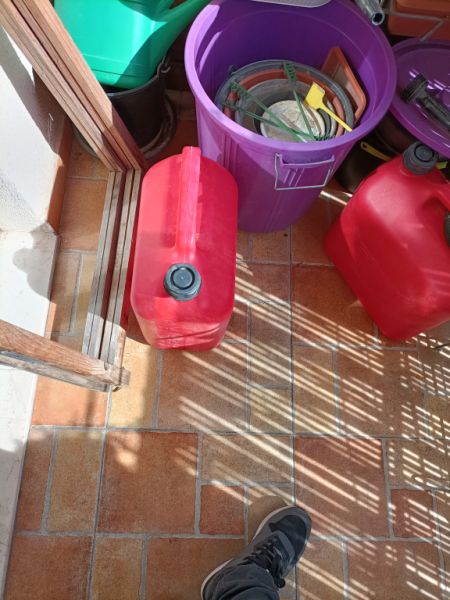 2 petrol cans