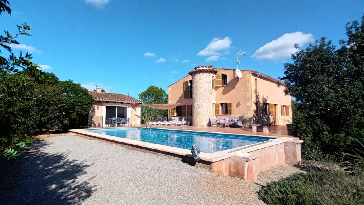 2 Etagenfinca mit 2 sep Apts, Pool und Heizung bei Campos--- F 213