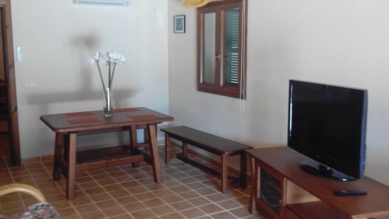 Finca de 2 plantas con piscina y pozo privado cerca de Santanyí --- F 27 VK