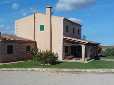 Finca de 2 plantas con piscina y pozo privado cerca de Santanyí --- F 27 VK