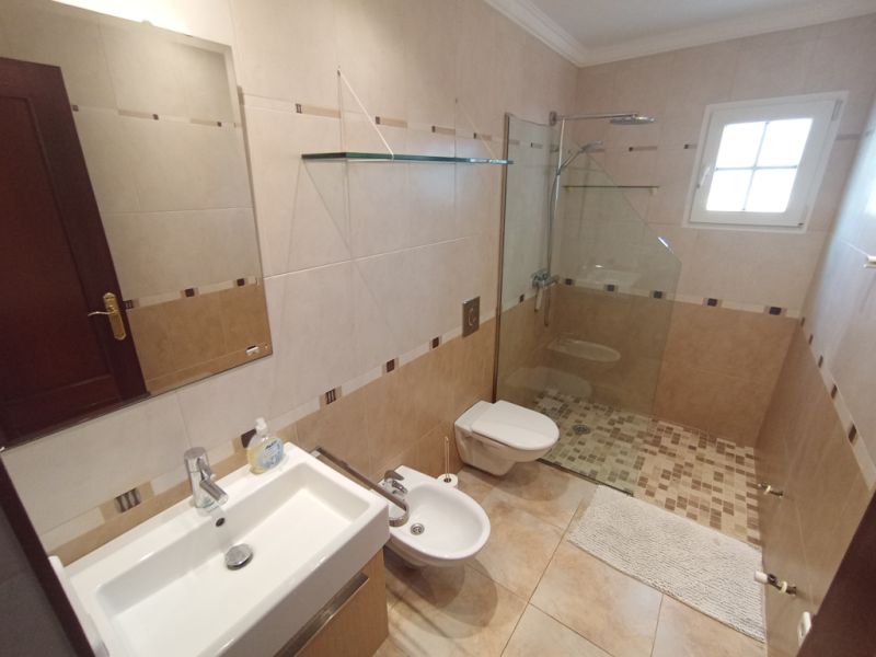 Finca de 2 plantas con apartamento separado, piscina y calefacción central de gasóleo cerca de Porreres --- F 164