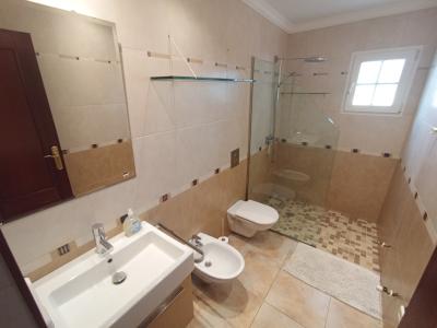 Finca de 2 plantas con apartamento separado, piscina y calefacción central de gasóleo cerca de Porreres --- F 164