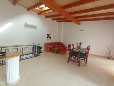 Finca de 2 plantas con apartamento separado, piscina y calefacción central de gasóleo cerca de Porreres --- F 164