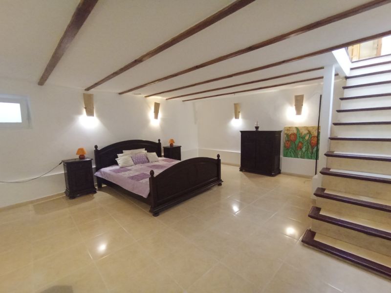 Finca de 2 plantas con apartamento separado, piscina y calefacción central de gasóleo cerca de Porreres --- F 164