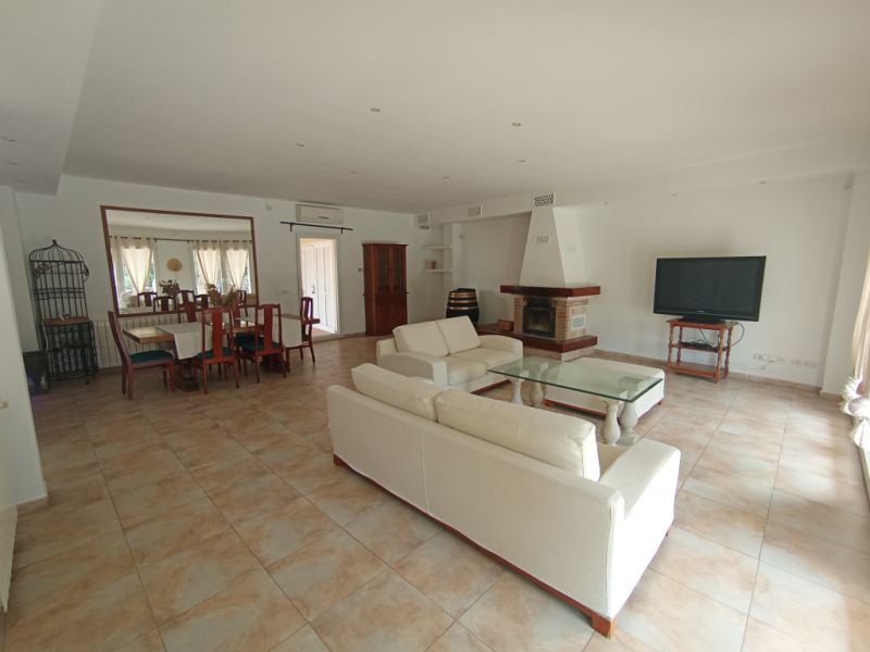 Finca de 2 plantas con apartamento separado, piscina y calefacción central de gasóleo cerca de Porreres --- F 164