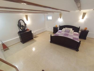 Finca de 2 plantas con apartamento separado, piscina y calefacción central de gasóleo cerca de Porreres --- F 164