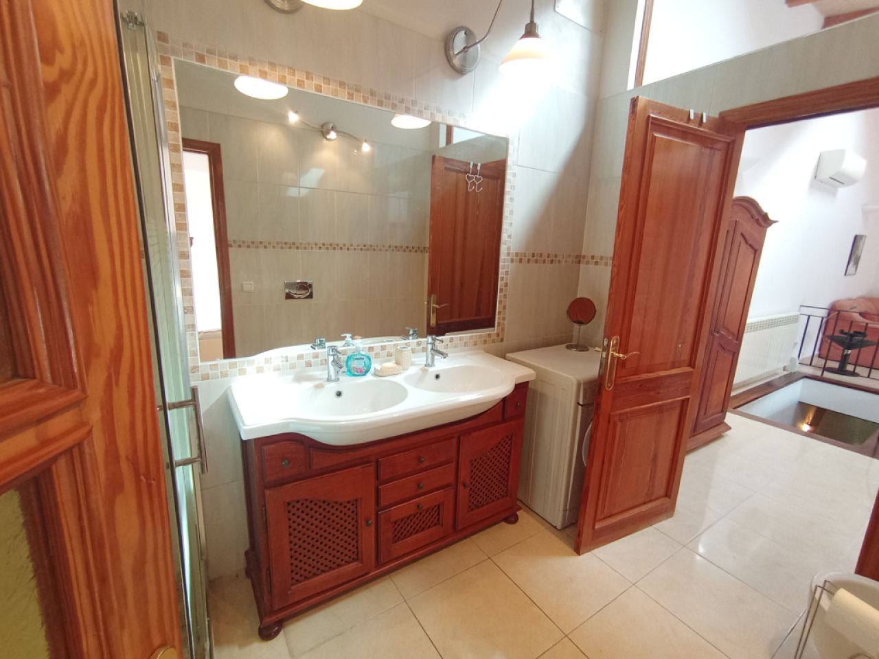 Finca de 2 plantas con apartamento separado, piscina y calefacción central de gasóleo cerca de Porreres --- F 164