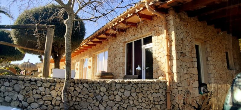 Finca de 2 plantas con apartamento separado, piscina y calefacción central de gasóleo cerca de Porreres --- F 164