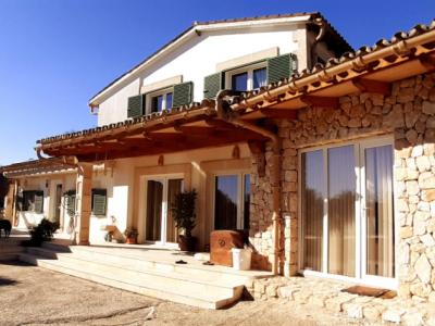 Finca de 2 plantas con apartamento separado, piscina y calefacción central de gasóleo cerca de Porreres --- F 164