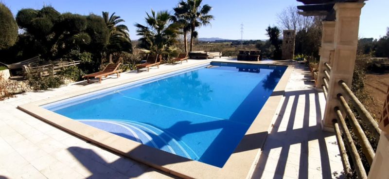 Finca de 2 plantas con apartamento separado, piscina y calefacción central de gasóleo cerca de Porreres --- F 164