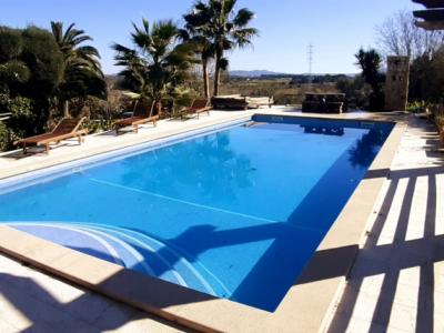 Finca de 2 plantas con apartamento separado, piscina y calefacción central de gasóleo cerca de Porreres --- F 164