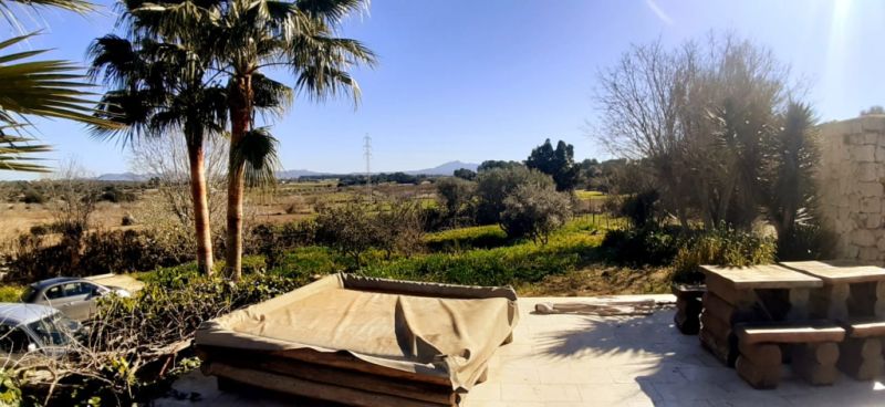 Finca de 2 plantas con apartamento separado, piscina y calefacción central de gasóleo cerca de Porreres --- F 164