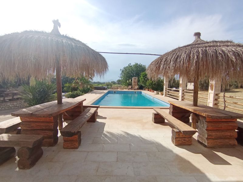 Finca de 2 plantas con apartamento separado, piscina y calefacción central de gasóleo cerca de Porreres --- F 164