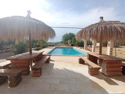 Finca de 2 plantas con apartamento separado, piscina y calefacción central de gasóleo cerca de Porreres --- F 164