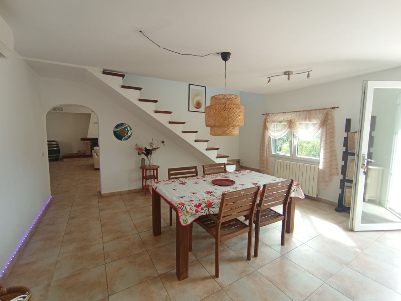 Finca de 2 plantas con apartamento separado, piscina y calefacción central de gasóleo cerca de Porreres --- F 164