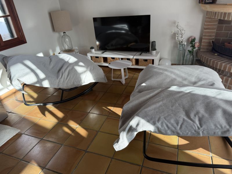 2 Fatboy Schaukelstühle mit grauen Kissen – wie neu – Abholung auf Mallorca