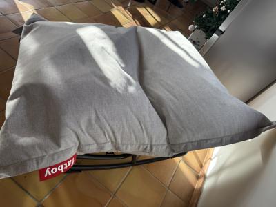 2 Fatboy Schaukelstühle mit grauen Kissen – wie neu – Abholung auf Mallorca