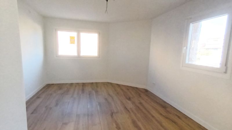 2 NEUBAUREIHENHÄUSER  in Es LLombards mit Innenhof -- RH 35 a + b