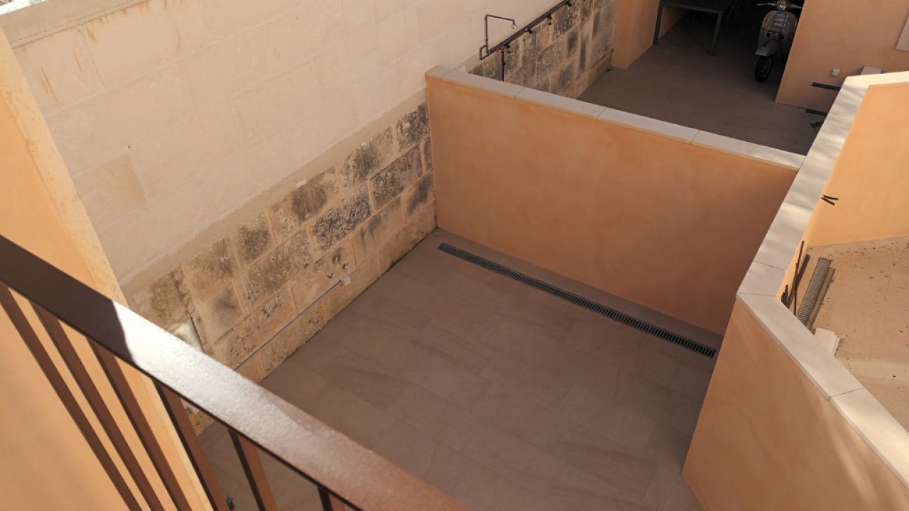 2 NEUBAUREIHENHÄUSER  in Es LLombards mit Innenhof -- RH 35 a + b