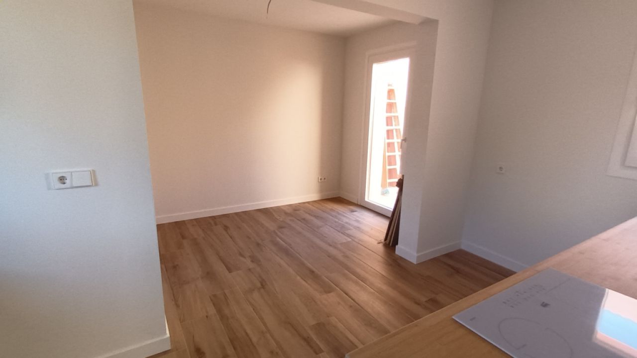 2 NEUBAUREIHENHÄUSER  in Es LLombards mit Innenhof -- RH 35 a + b