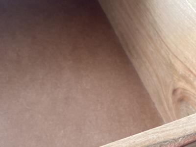 2 bonitas mesitas de noche de madera maciza en venta