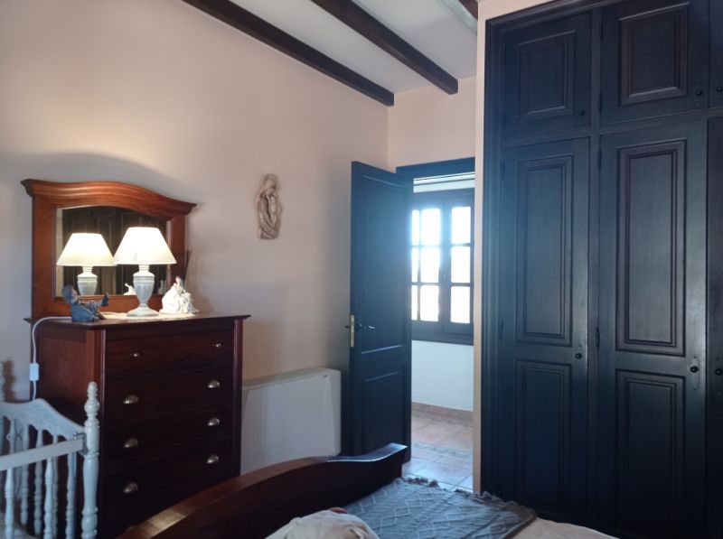 Finca de 2 plantas con Sep. Apartamento de invitados y hermoso jardín cerca de Ses Salines -- F 62 V