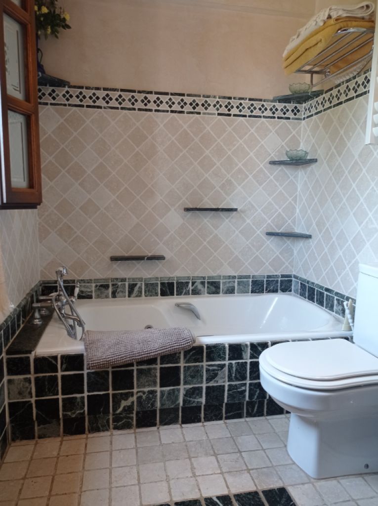 Finca de 2 plantas con Sep. Apartamento de invitados y hermoso jardín cerca de Ses Salines -- F 62 V