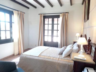 Finca de 2 plantas con Sep. Apartamento de invitados y hermoso jardín cerca de Ses Salines -- F 62 V