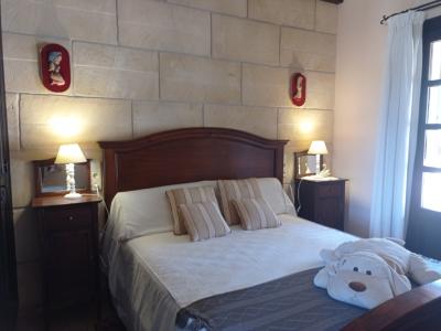 Finca de 2 plantas con Sep. Apartamento de invitados y hermoso jardín cerca de Ses Salines -- F 62 V