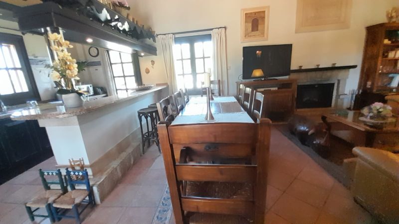 Finca de 2 plantas con Sep. Apartamento de invitados y hermoso jardín cerca de Ses Salines -- F 62 V