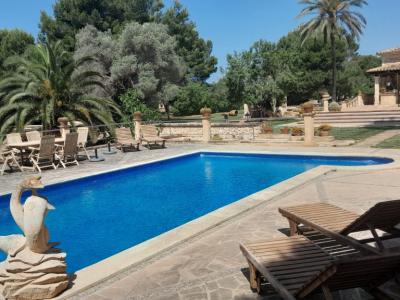 Finca de 2 plantas con Sep. Apartamento de invitados y hermoso jardín cerca de Ses Salines -- F 62 V