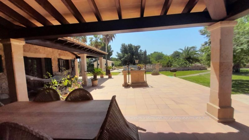 Finca de 2 plantas con Sep. Apartamento de invitados y hermoso jardín cerca de Ses Salines -- F 62 V