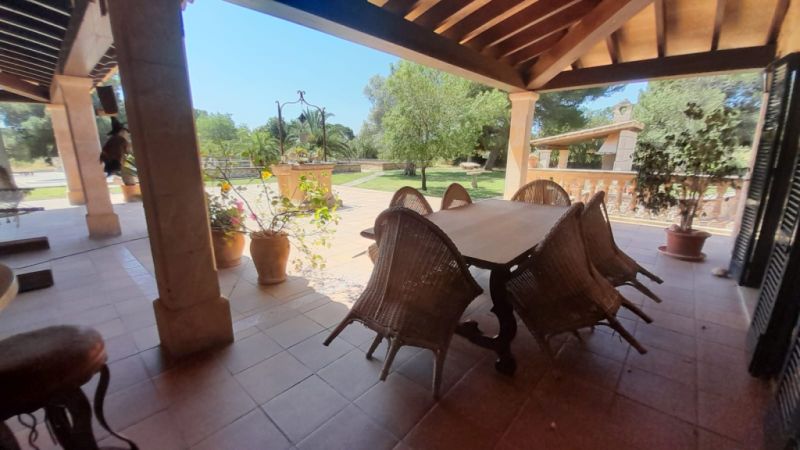 Finca de 2 plantas con Sep. Apartamento de invitados y hermoso jardín cerca de Ses Salines -- F 62 V