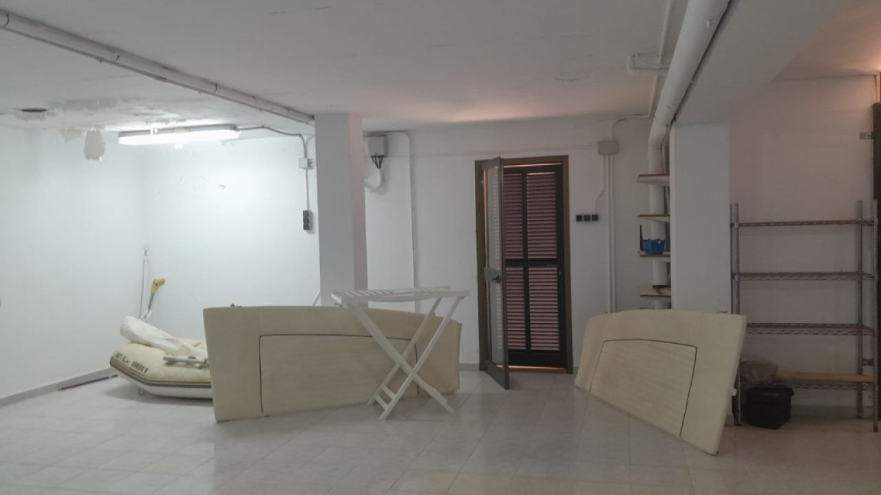 Finca de 2 plantas con Sep. Apartamento de invitados y hermoso jardín cerca de Ses Salines -- F 62 V