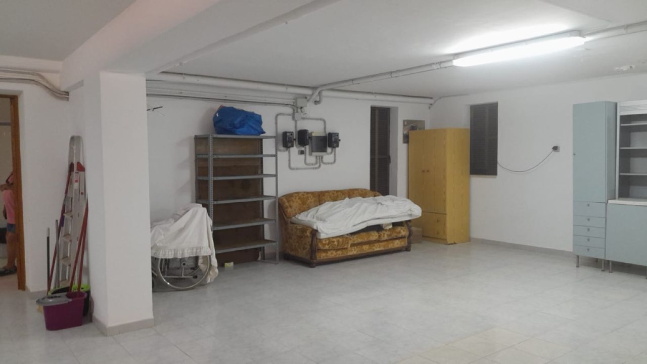 Finca de 2 plantas con Sep. Apartamento de invitados y hermoso jardín cerca de Ses Salines -- F 62 V