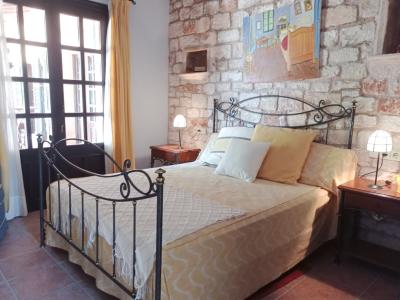 Finca de 2 plantas con Sep. Apartamento de invitados y hermoso jardín cerca de Ses Salines -- F 62 V