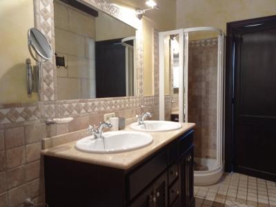 Finca de 2 plantas con Sep. Apartamento de invitados y hermoso jardín cerca de Ses Salines -- F 62 V