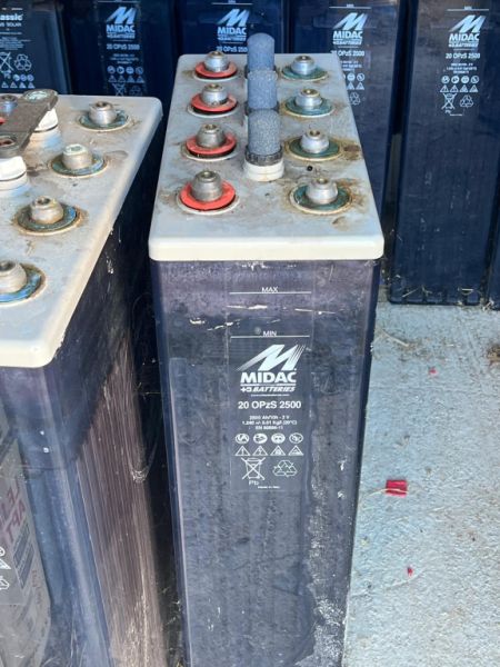 24 gebrauchte Midac 20 OPzS 2500 Batteriezellen (2 V / 2500 Ah) – 5 Jahre im Einsatz