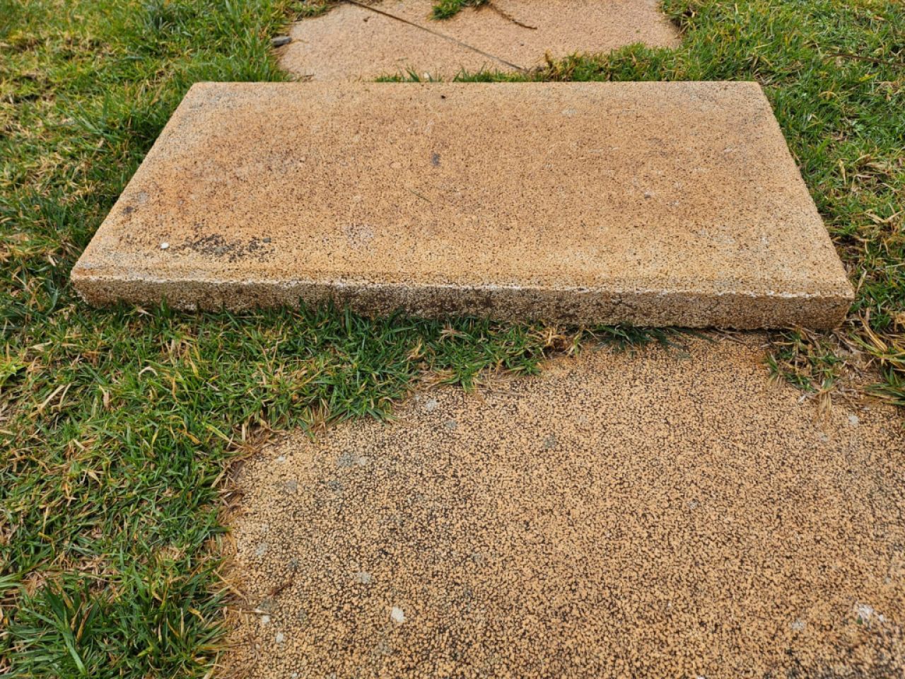 25 Terrassenplatten , Pooleinfassung zu verschenken 80x40x7 cm