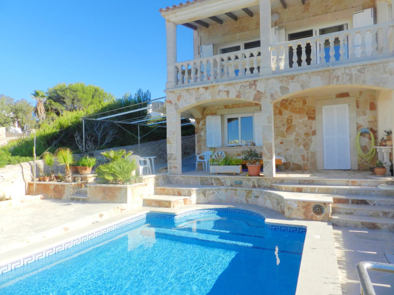 3 stöckiges Chalet mit Heizung, Pool an der Bucht von Cala Marsal -- CH 40 a