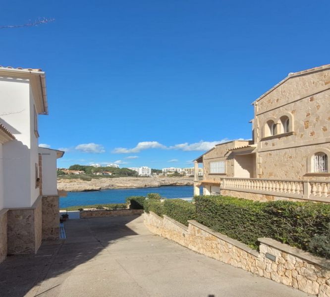 3 stöckiges Chalet mit Heizung, Pool an der Bucht von Cala Marsal -- CH 40 a