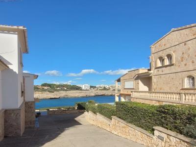 3 stöckiges Chalet mit Heizung, Pool an der Bucht von Cala Marsal -- CH 40 a
