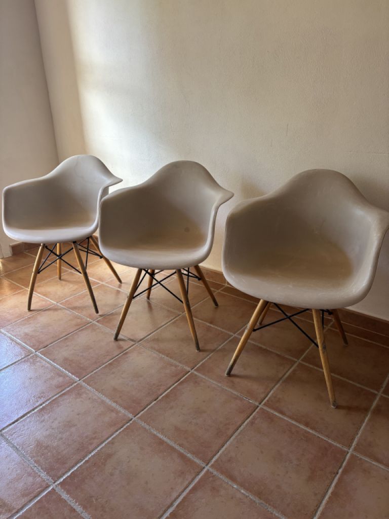3 Stühle ähnlich „Eames“