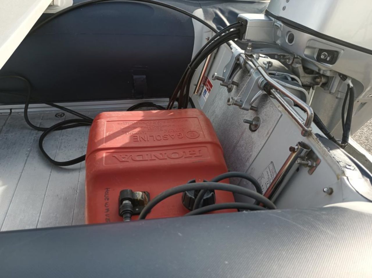 Embarcación neumática de 4m Semirrígida Fueraborda Honda 30hp incl. Remolque