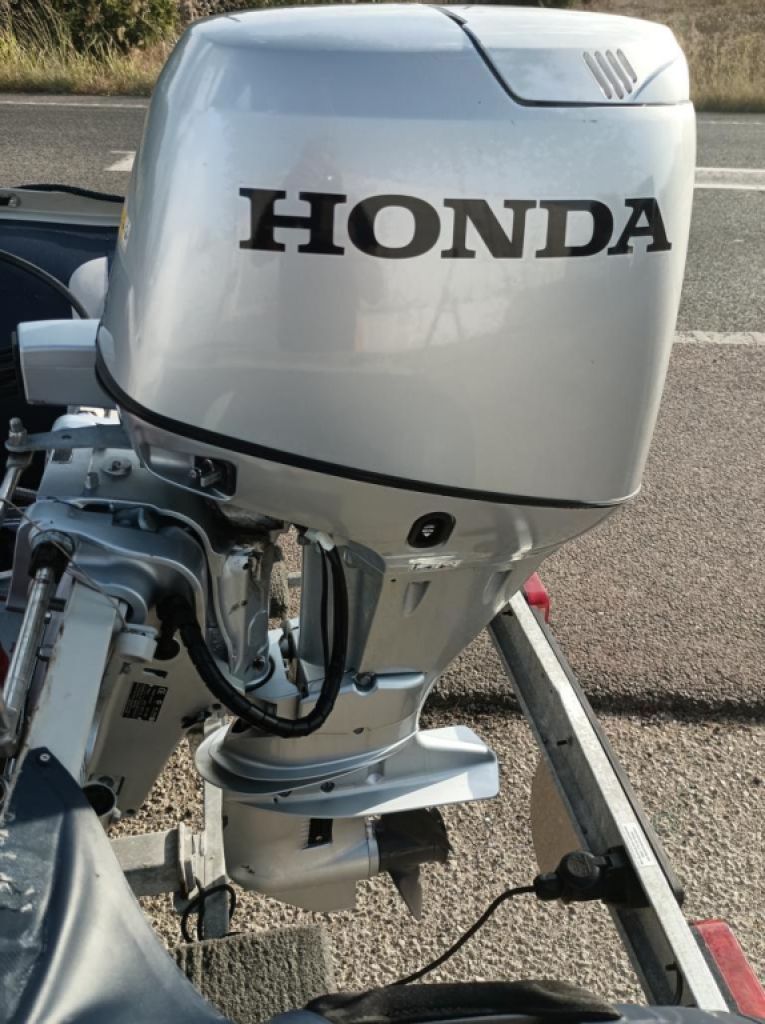 Embarcación neumática de 4m Semirrígida Fueraborda Honda 30hp incl. Remolque